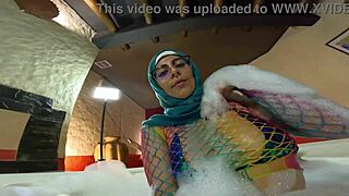 pussy to mouth jacuzzi ride with mia niqab... damn hot!!