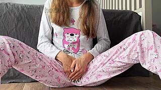 i'm skinny 18yo fingering pajamas pussy closeup squirting hard