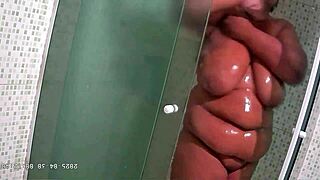 Madrasta gordinha safada gravada chupando pau escondido!