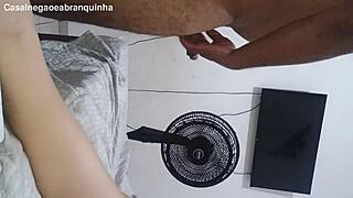 soquei forte no cu dela e ela gozou louca já!