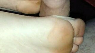 Homemade Barefoot Girlfriend Footjob Ends in Huge Cumshot!