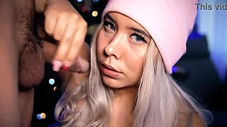 金发小可爱挑逗吸吮小鲜鸡巴硬邦邦插紧穴