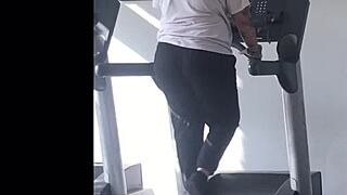 Fat gym girl's huge ass shakes on treadmill