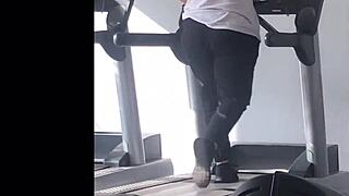 Fat gym girl's huge ass shakes on treadmill