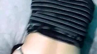 mi novio me la mete de perrito en la cama grande con panties aside 🔥🍑😍