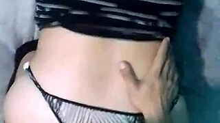 mi novio me la mete de perrito en la cama grande con panties aside 🔥🍑😍