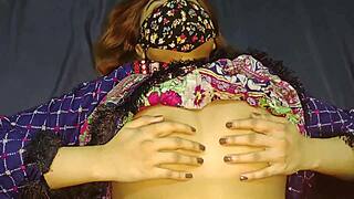 pakistani babe wants my cock in her tight wet pussy