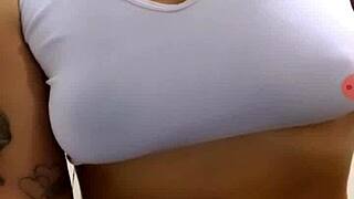 闺蜜Luana Aparecida一起洗澡玩具自慰