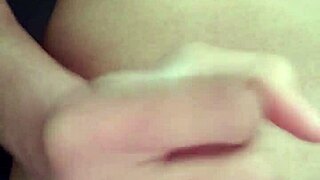 Hey, any ladies wanna hook up with an 18-year-old straight guy from Hanoi?