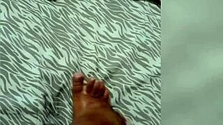 Suzy Furacão shows her cute feet on webcam 😊