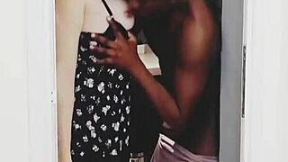 i'm putting my girlfriends to suck my cock, they love it