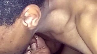 今晚狂野舔那黑妞的小穴！