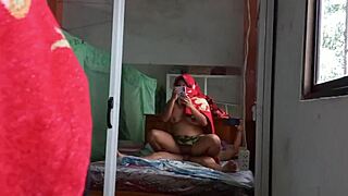 la madrastra musulmana entra al cuarto de su hijastro y le dice 'ven, vamos a follar'