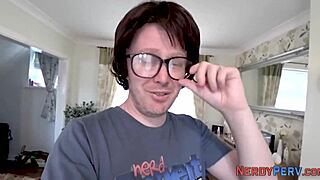 Amateur girl tit-fucks nerd's cock 😏