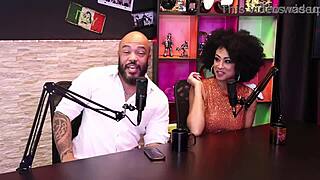 ruiva gostosa gives oral to negão in sensual scene