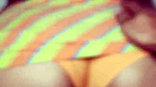 Mi sobrina hace doble penetración con su consolador para provocarme