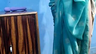 How does sexy bhabhi play with dildo in green saree?