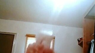 sassy70 fucks her pussy with a dildo 😍