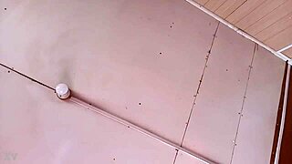 Hot wife reaches orgasm with amateur