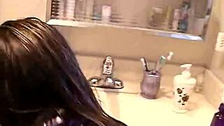 Chloe18脱光自摸紧穴手指插