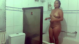 não resisti queria ver minha amiga peladinha deixei o celular gravando 😏