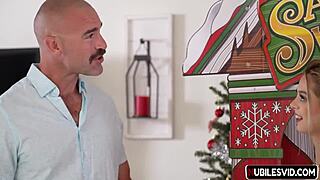 Dakota, Maya, Molly Tease In Family Pies Scene