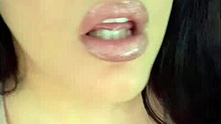 墨西哥熟女玩毛逼屁眼自慰颜射