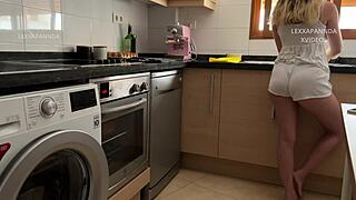 Entro A La Cocina Para Joder A Mi Hermanastra