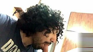 和哥们享受美味口交超带劲