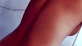 I Am E Trang Nguyen Exposing My Body In Web Chat While Bathing