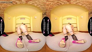 solo milf cynthia velons plays with vibrator in wild vr