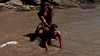 性感拉丁妹户外吃得下大黑屌吗？