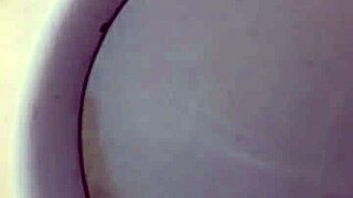 我内裤尿湿蓝皂浇鸡巴玩