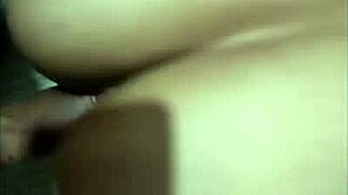 jugando a 4 con brunette en lingerie