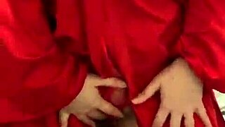 超爱看红内衣黑发妹自摸玩逼