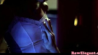 欧洲业余妹子先勺子位，然后激烈肛交，她紧致的身体承受每一次猛插