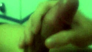 novinho masturbating his monster cock to cumshot