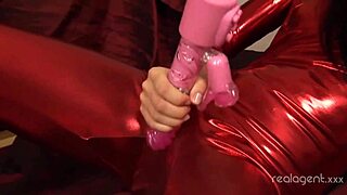 Sasha Rose touches her cunt with long toy!