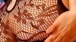 浴室肛门自慰爽翻天