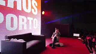 舞台上四人交换派对与丽兹·彩虹等人