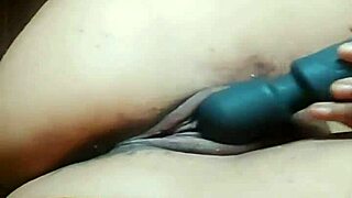 Katy Katie explores her body with toys and dildo squirting 😏