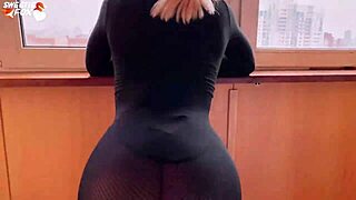 watch her play with that dildo?