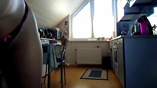 Teen Sexydea Spreading Ass in Lingerie Webcam