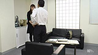 亚洲业余妹子在AV采访中口交