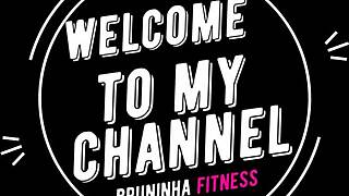 bruninha shows off her big ass and feet in the bathtub, so sexy and fit