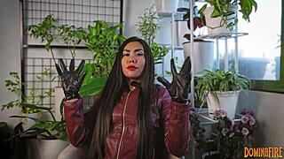 I love this leather fetish asmr with gloves, it's so intense but relaxing