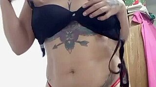 超辣拉丁18+少女黛娜·巴扎格利富豪独处淫玩