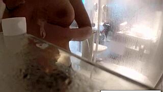 Leya Falcon's steamy solo session in the shower