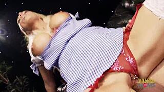 巨乳妹最爱后入骑大屌被颜射