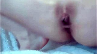 amazing close-up of teen pussy squirting! 😍💦